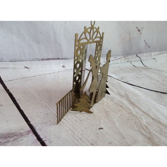 Vintage Danbury Mint 1984 Gold Christmas Ornament 3D Caroling Carolers at Door - Picture 3 of 7